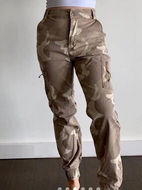 Hollister Ultra High Rise Camo Cargo Pants